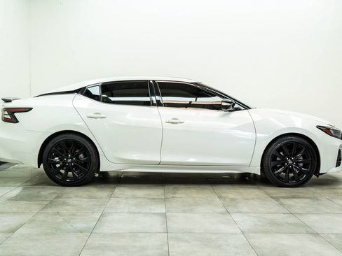 Used 2023 Nissan Maxima SR w/ Sport Mat Group FWD image 10