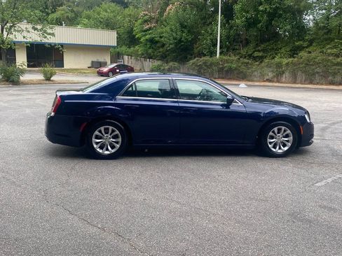Used 2016 Chrysler 300 Limited RWD image 4