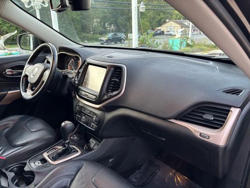 Used 2018 Jeep Cherokee Limited image 17