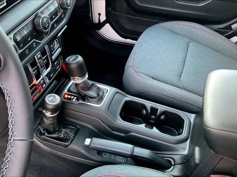 New 2025 Jeep Gladiator Rubicon w/ Convenience Group image 8