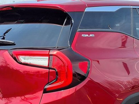 Used 2023 GMC Terrain SLE w/ Driver Convenience Package image 24