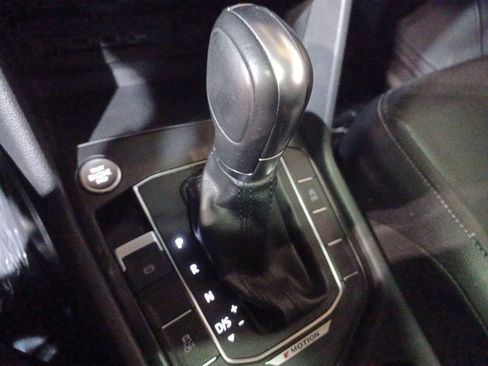 Used 2018 Volkswagen Tiguan SE w/ Panoramic Sunroof Package image 21