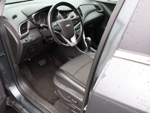 Used 2019 Chevrolet Trax LT w/ Driver Confidence Package FWD image 9