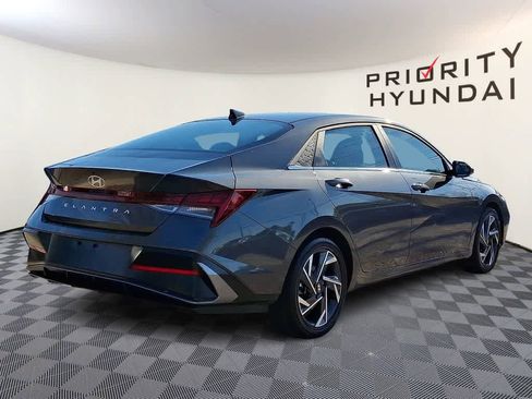 Used 2025 Hyundai Elantra SEL image 4