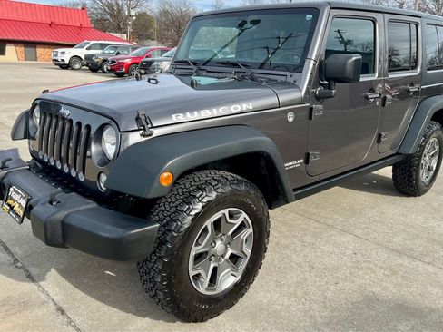 Used 2016 Jeep Wrangler Unlimited Rubicon w/ Connectivity Group image 3