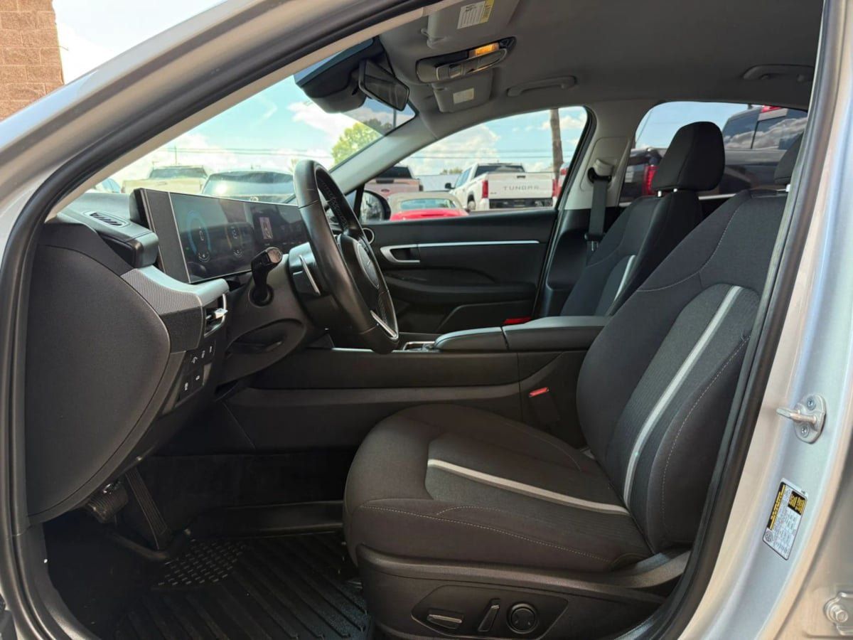 Used 2025 Hyundai Sonata SEL FWD image 39