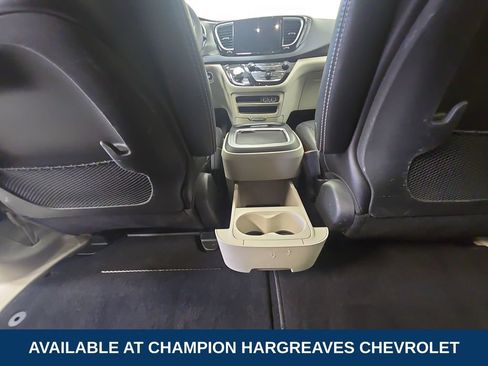 Used 2023 Chrysler Pacifica Touring-L FWD image 29