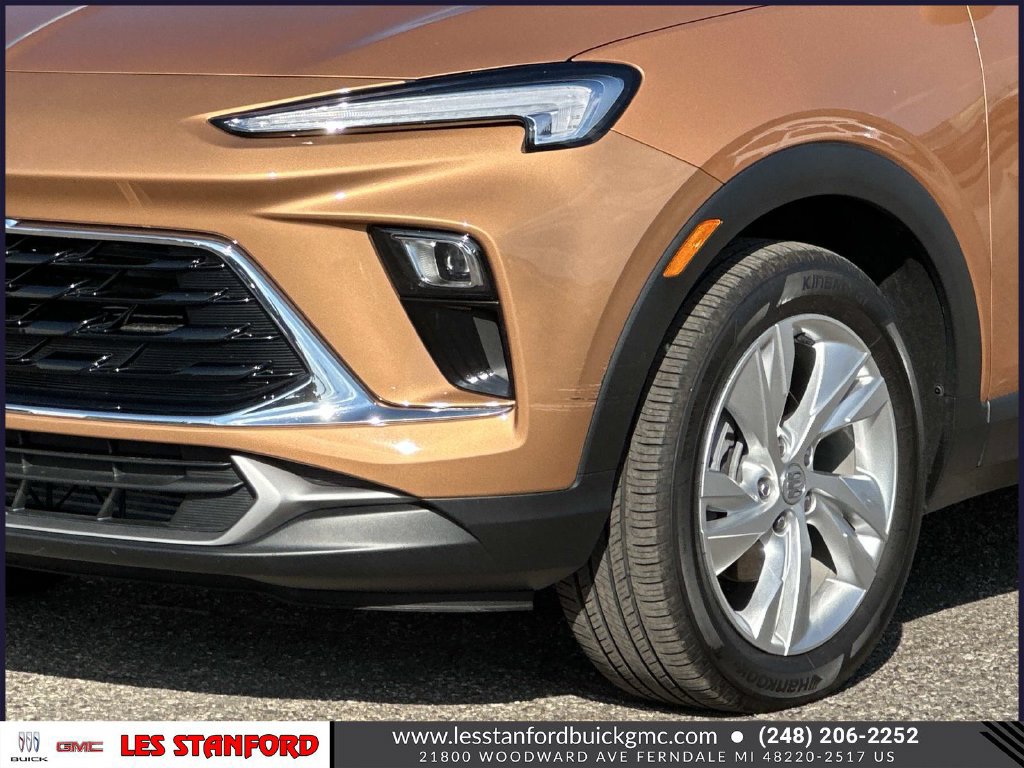 Certified 2024 Buick Encore GX Preferred w/ Comfort Package FWD image 9