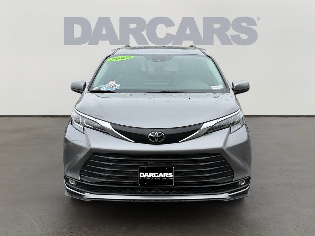 Used 2026 Toyota Sienna XLE FWD image 2