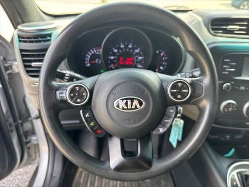 Used 2016 Kia Soul + FWD image 15