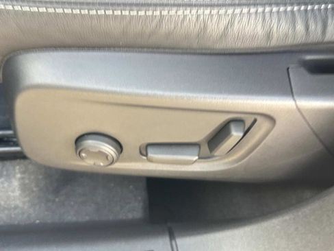 Certified 2024 Volvo XC40 B5 Plus w/ Climate Package image 18