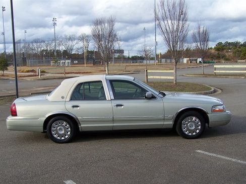 Used 2004 Mercury Grand Marquis GS image 5