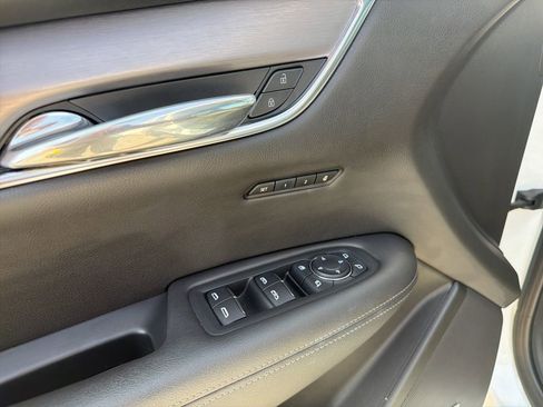 Used 2023 Cadillac XT6 Luxury image 16