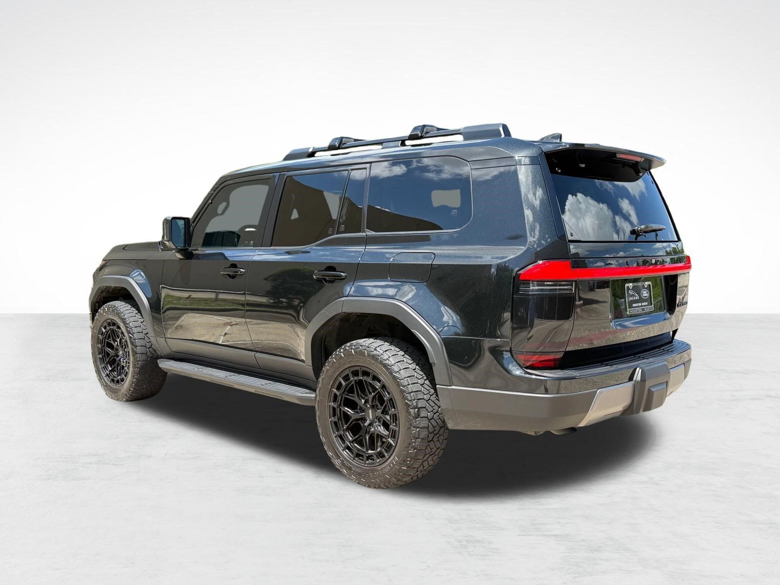 Used 2024 Lexus GX 550 AWD/4WD image 3