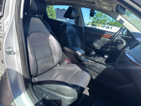 Used 2017 Kia Cadenza Technology FWD image 10