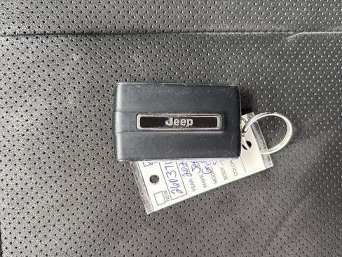 Used 2024 Jeep Grand Cherokee L Laredo image 45