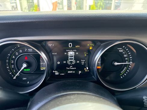 Used 2023 Jeep Wrangler Unlimited Rubicon 4xe w/ Cold Weather Group AWD/4WD image 13