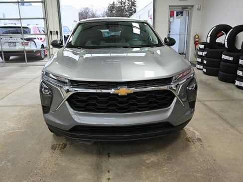 Used 2024 Chevrolet Trax LS image 2