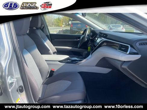 Used 2018 Toyota Camry LE FWD image 12