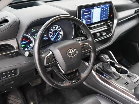Used 2021 Toyota Highlander Platinum AWD/4WD image 21
