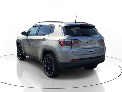 Used 2023 Jeep Compass Latitude AWD/4WD image 4
