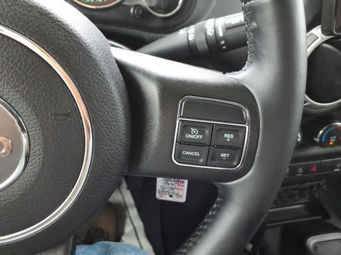 Used 2015 Jeep Wrangler Unlimited Sahara AWD/4WD image 21