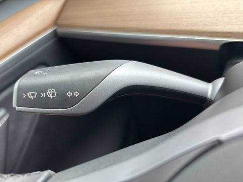 Used 2024 Tesla Model Y Long Range AWD/4WD image 19
