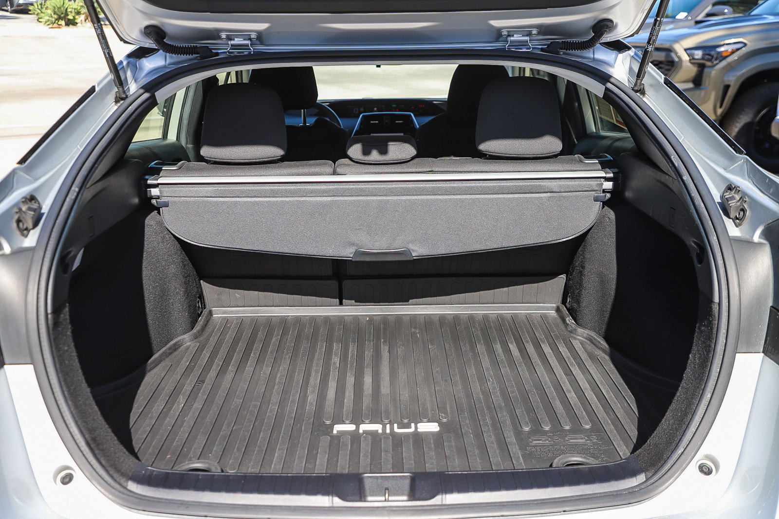 Certified 2022 Toyota Prius LE FWD image 24