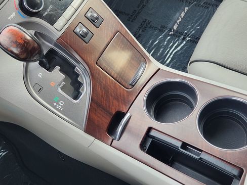 Used 2010 Toyota Venza Base image 20