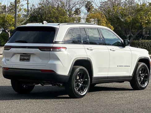 New 2026 Jeep Grand Cherokee Altitude image 3