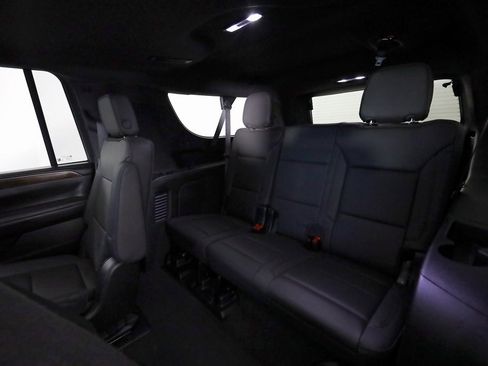 Used 2024 Chevrolet Suburban High Country w/ Advanced Technology Package image 16