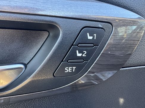 Used 2022 Toyota Highlander Limited image 10