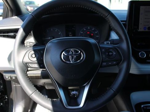Used 2025 Toyota Corolla SE image 18
