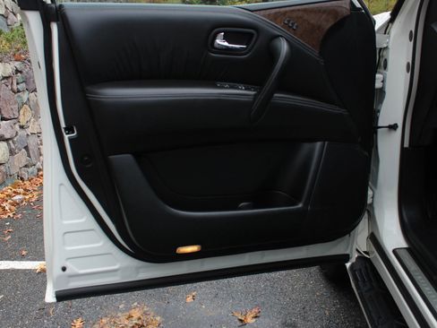 Used 2017 INFINITI QX80 4WD w/ Driver Assistance Package image 12