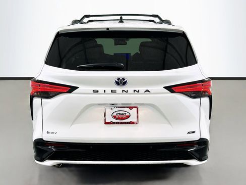 New 2025 Toyota Sienna XSE FWD image 5