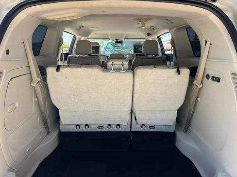 Used 2017 Chrysler Pacifica Limited w/ UConnect Theater Package FWD image 38