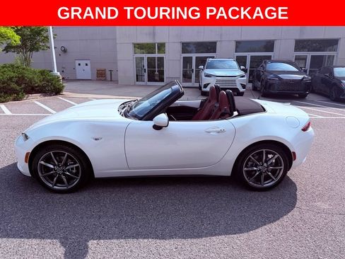 Used 2023 MAZDA MX-5 Miata Grand Touring RWD image 4