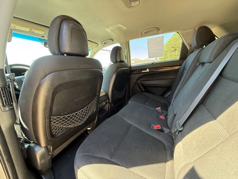 Used 2014 Kia Sorento LX FWD image 14
