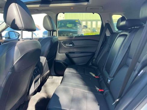 Used 2023 Nissan Rogue SV w/ SV Premium B Package image 12