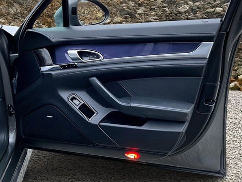 Used 2014 Porsche Panamera 2 image 21