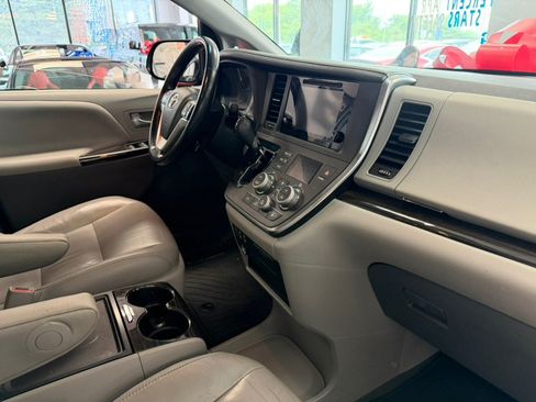 Used 2016 Toyota Sienna XLE w/ XLE Navigation Package AWD/4WD image 43