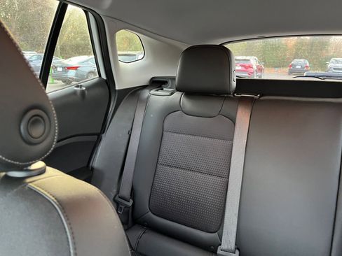 Used 2025 Chevrolet Trax LT w/ LT Convenience Package image 37