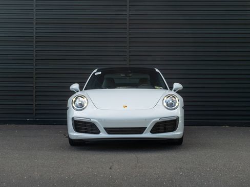Used 2019 Porsche 911 Carrera 4S AWD/4WD image 11