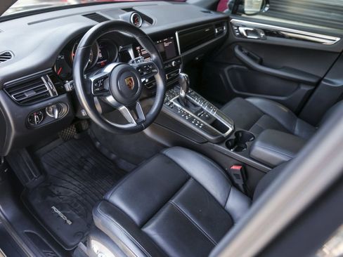 Certified 2021 Porsche Macan AWD/4WD image 4