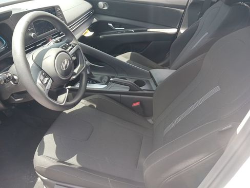 Used 2025 Hyundai Elantra SE FWD image 9