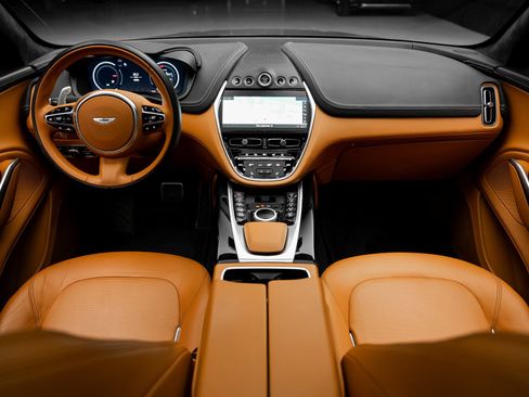 Used 2021 Aston Martin DBX image 40