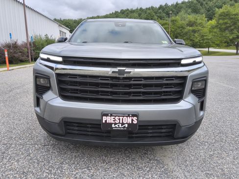 Used 2024 Chevrolet Traverse LS FWD image 2