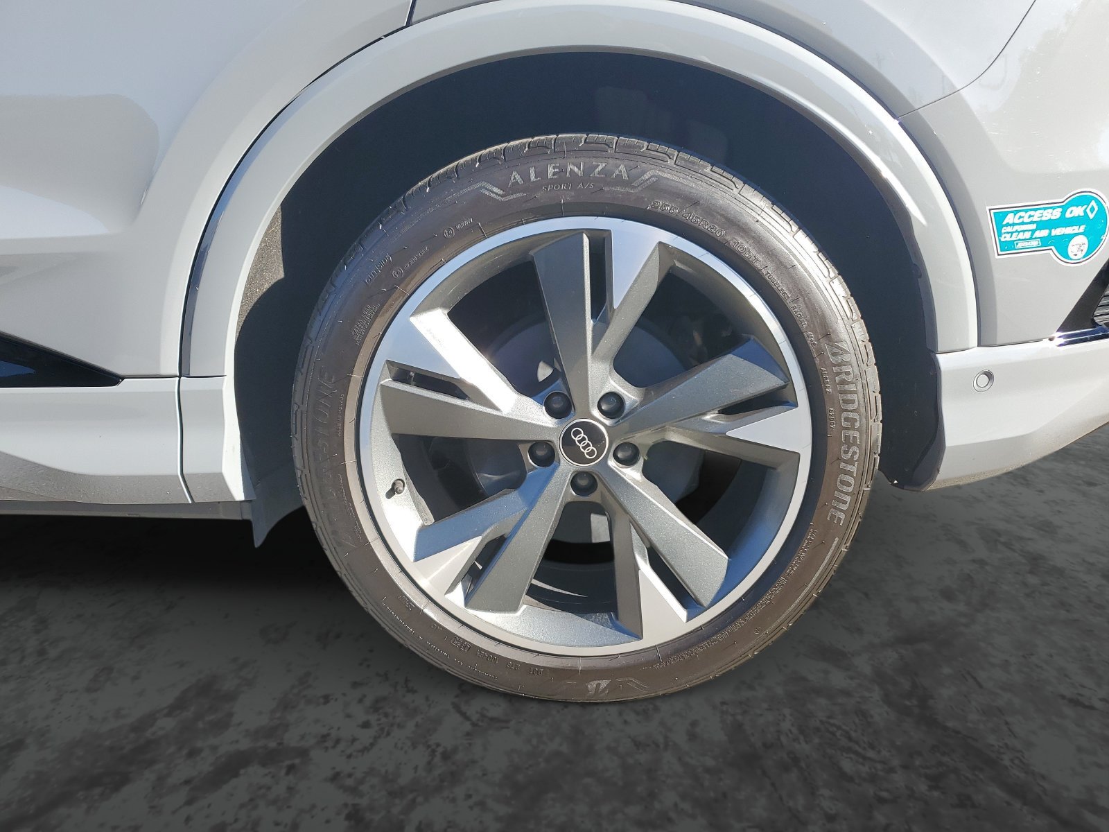 Used 2024 Audi Q4 e-tron Premium Plus AWD/4WD image 5