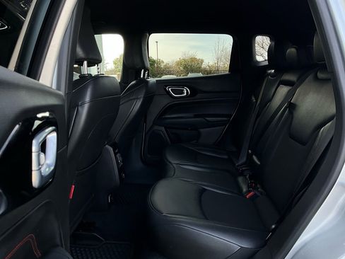 Used 2025 Jeep Compass Trailhawk image 11