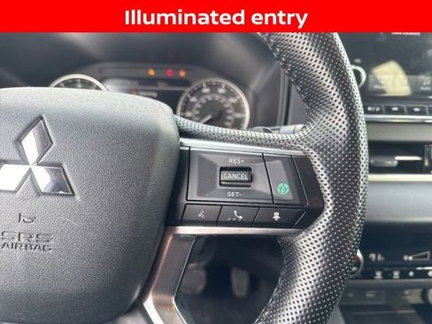 Used 2024 Mitsubishi Outlander SE image 13